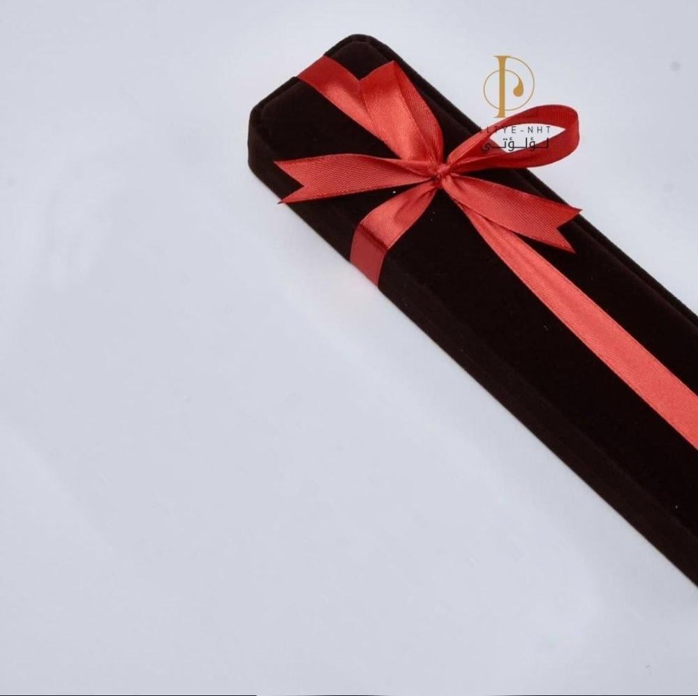 قلم بالاسم لون فضي مميز