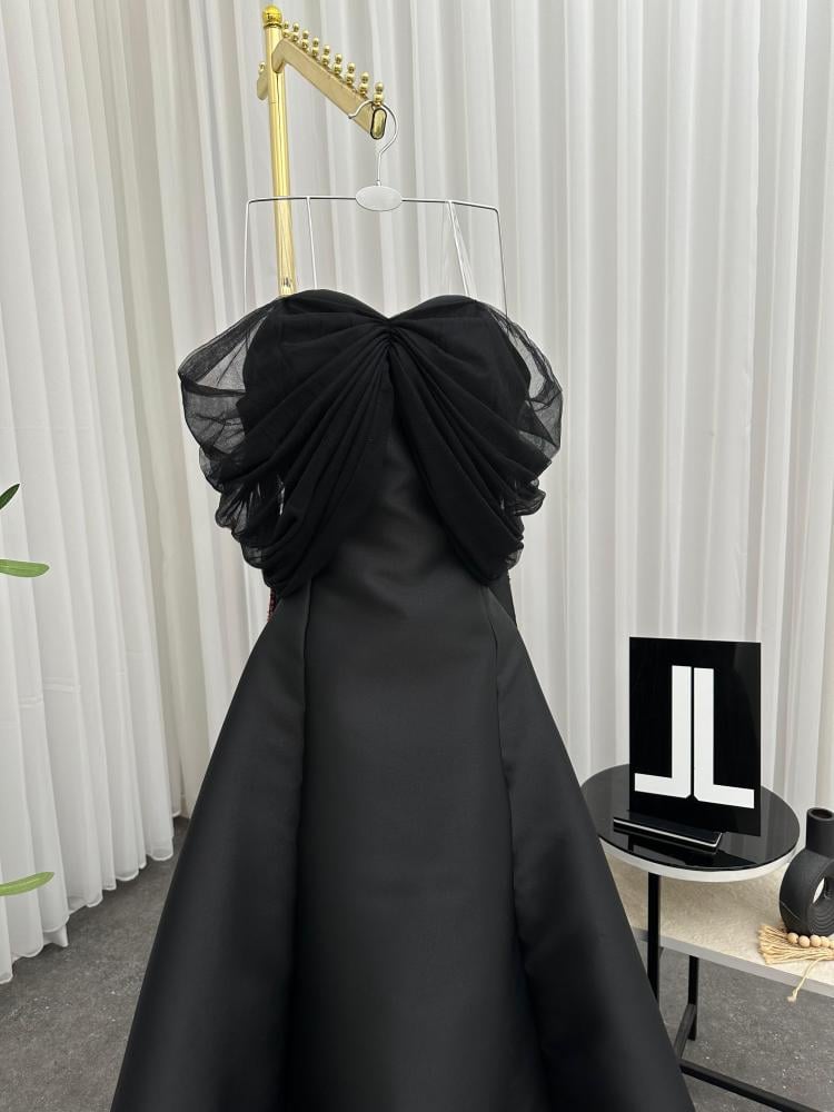 فستان سهرة أسود أنيق