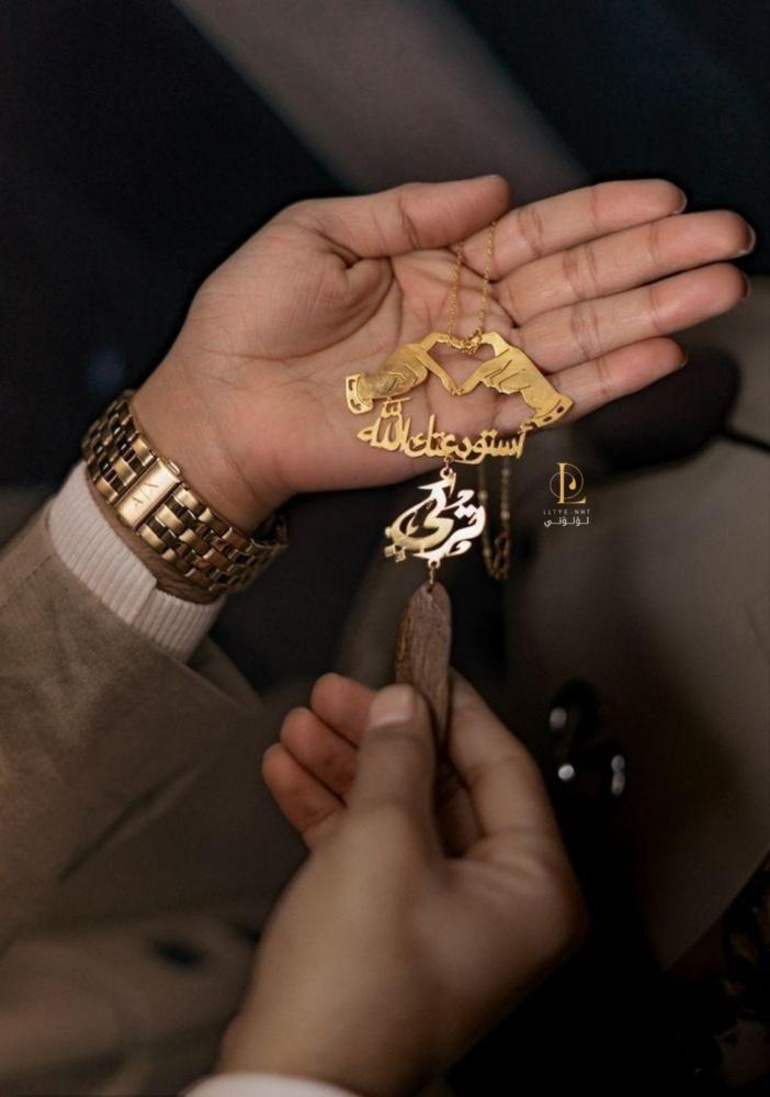 تعليقة بشكل قلب بيدين ترند