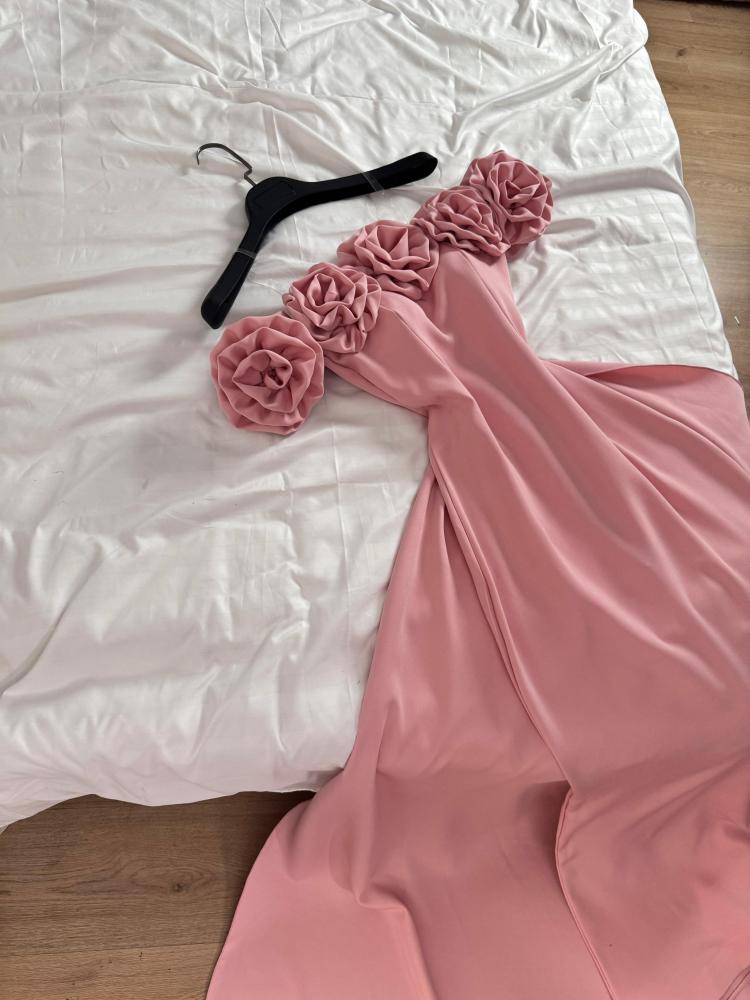 فستان طويل يبرز جمالك