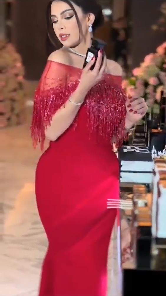 فستان سهره مزین بخرز احمر