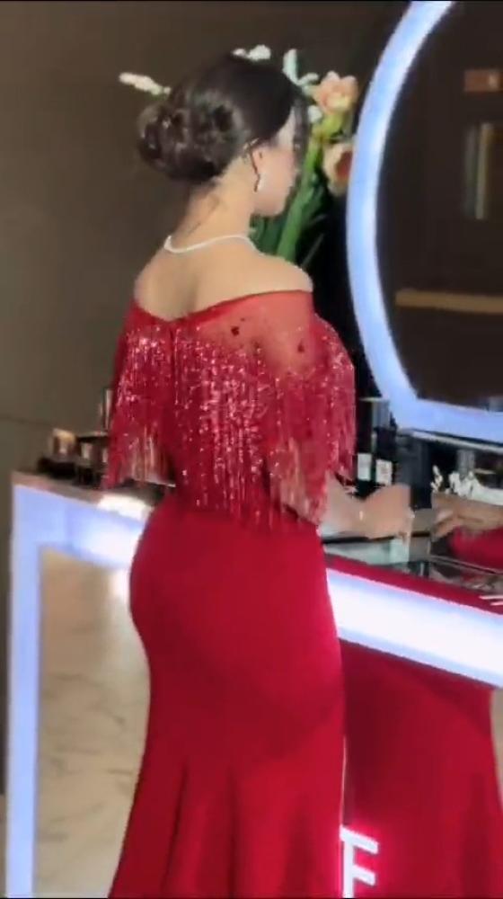 فستان سهره مزین بخرز احمر