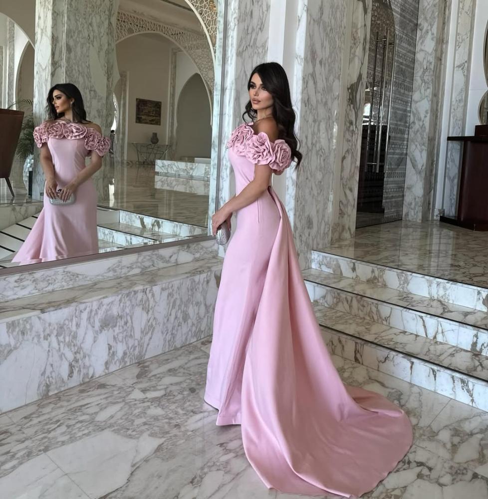 فستان طويل يبرز جمالك