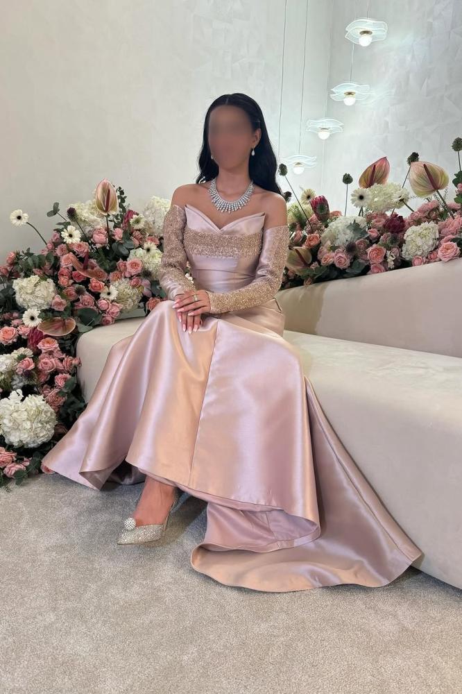 فستان سهرة لونين رصاصي غامق الجذاب ولحمي الدافئ