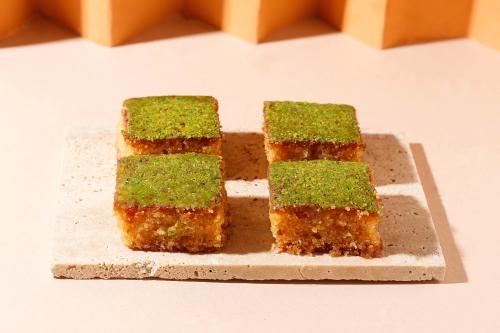 بسبوسة بالفستق - Basbousa with pistachio