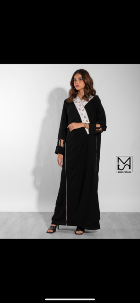 عباية كريب مطرزة