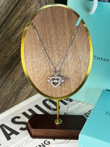 سلسال رائع نسائي engagement gifts