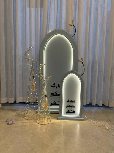 ديكور رمضاني وسط ( سماوي ) الخشب