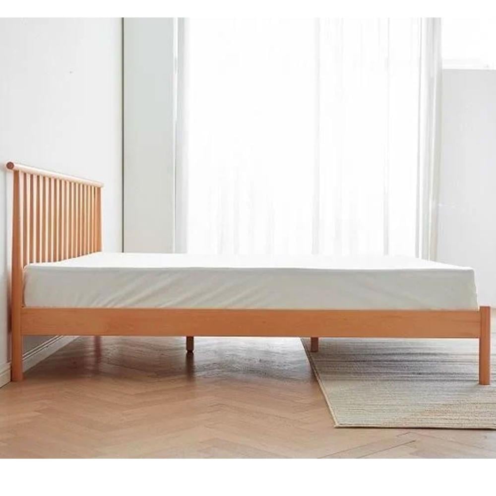 سرير بتصميم خشبي مميز