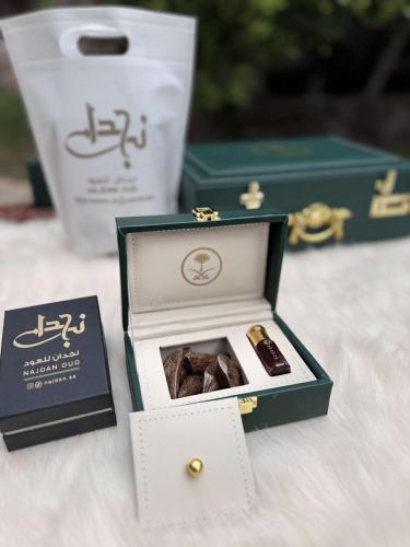 صندوق إهداء موروكي كنق مع دهن عود من اختيارك