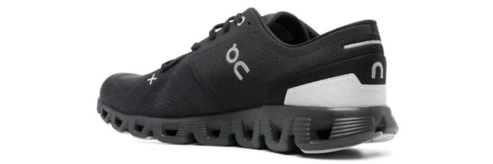 On Running سنيكر 'أون كلاود X 3'