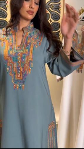 جلابيه صاحبه اليدين الناعمه