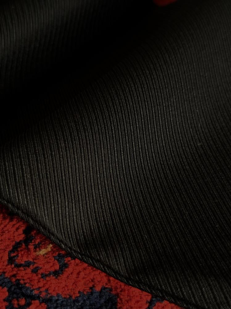 كرناف سقنتشر | أسود