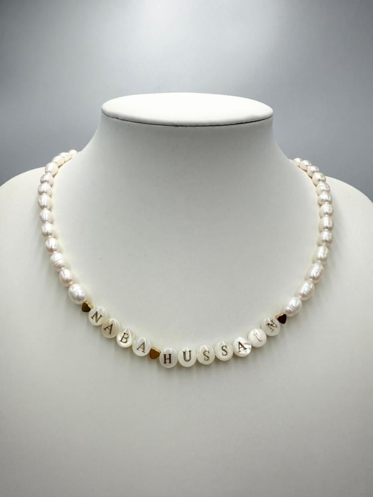 عقد لؤلؤ  المياه العذبه مع حروف لؤلؤ الصدف مرسومه بماء الذهب