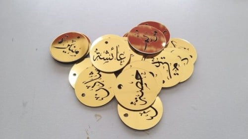 تاجات أكرييلك ذهبي مطعم بالأسود الكتابة بالحفر بال...