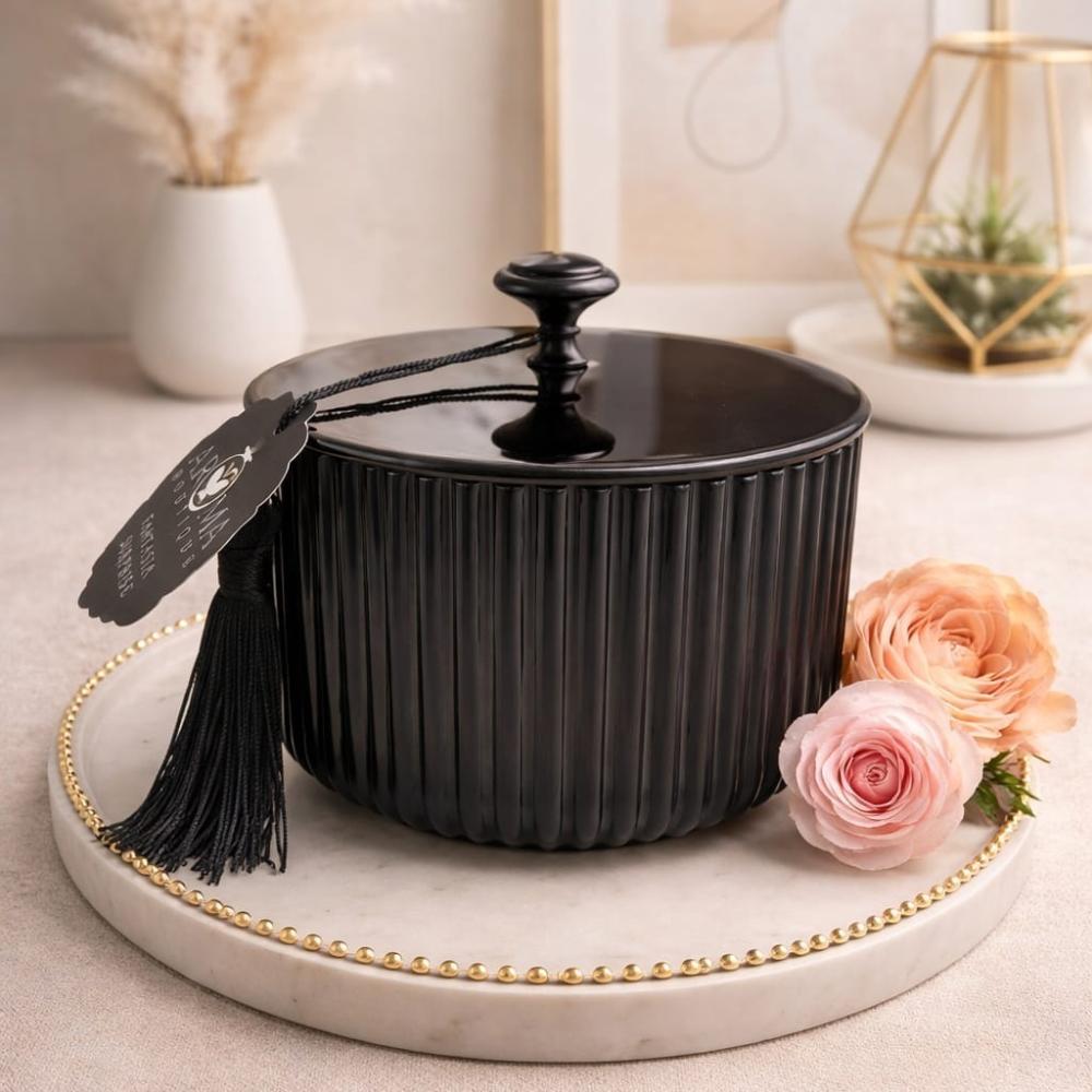 سحر العطور المنزلية: كيف تحولين غرفتكِ إلى ملاذٍ للفخامة مع شموع إكسورا؟