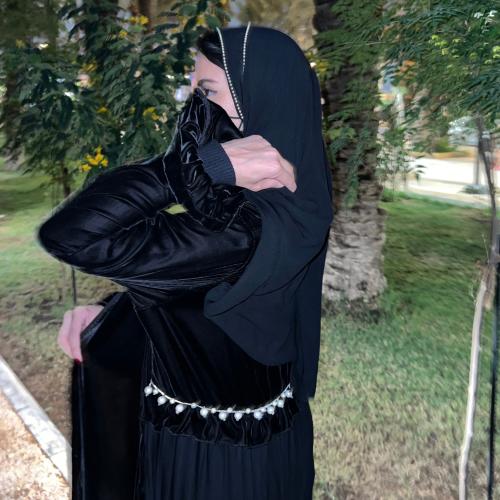 عباية لولو( مخمل اسود -كسرات-لولو)