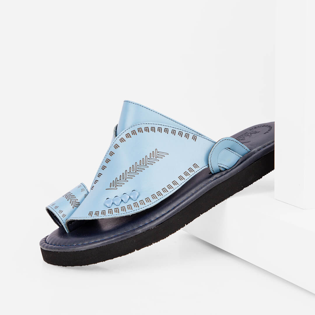 مداس شرقي إيطالي أزرق فاتح بنقوش شرقية