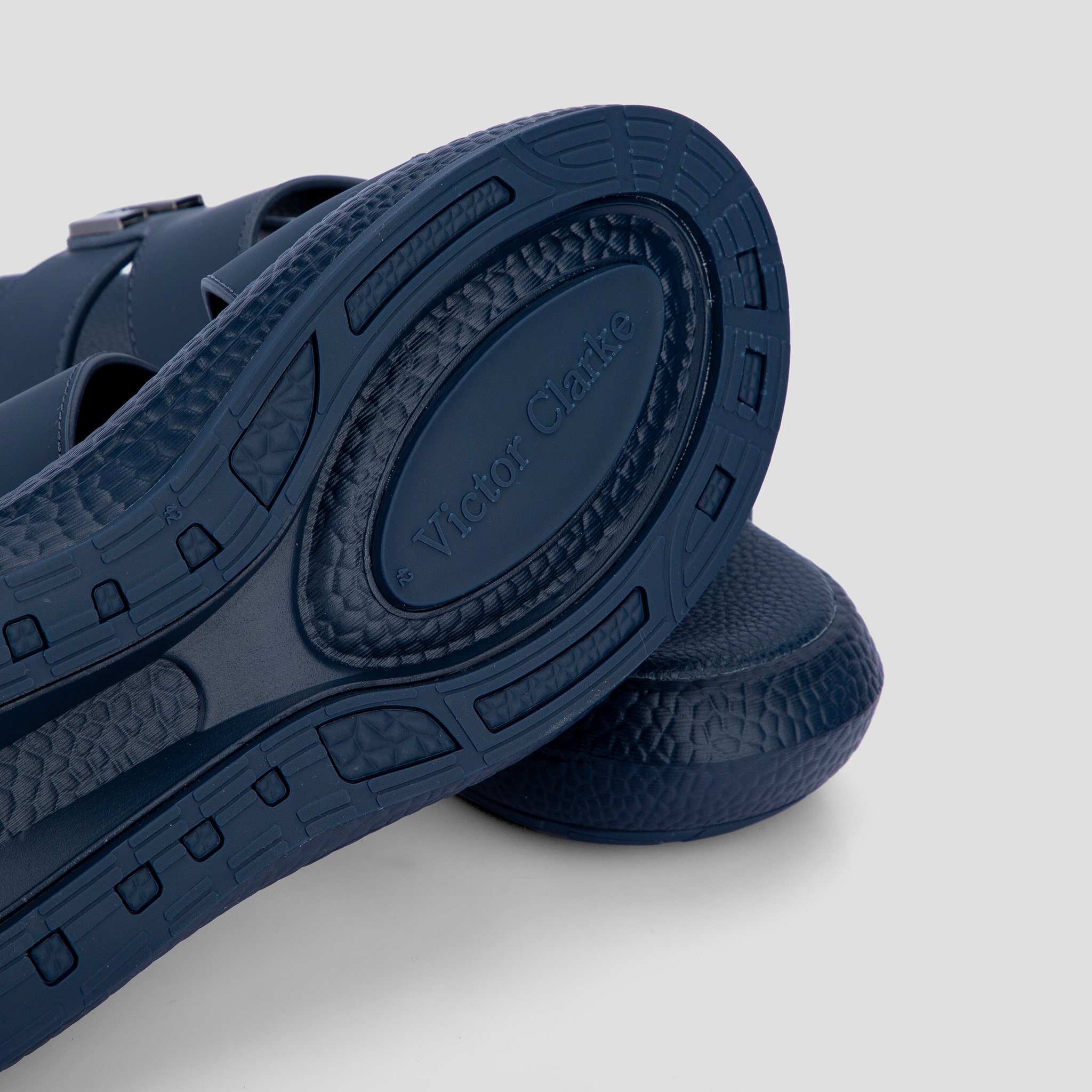 نعال شرقي طبي من الجلد الكحلي ماركة فيكتور كلارك