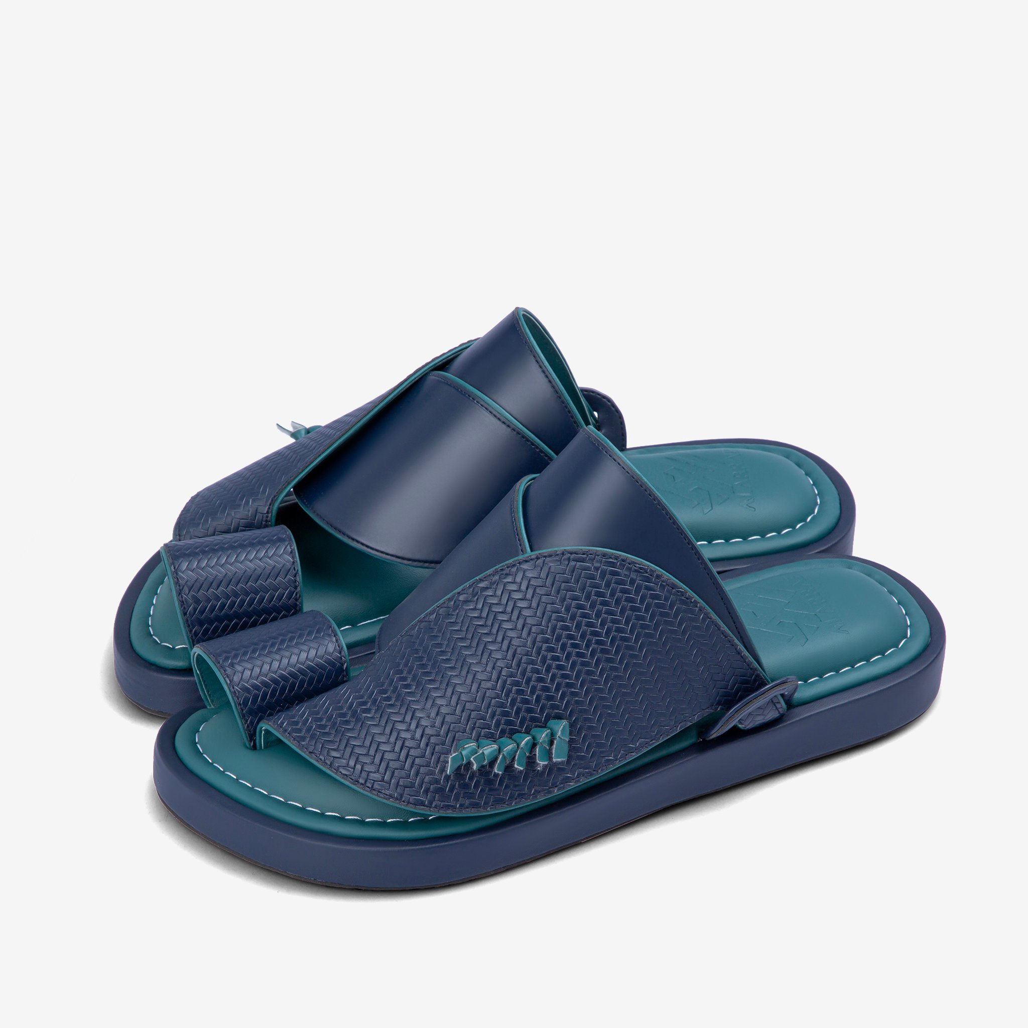 حذاء شرقي سعودي جلد كحلي جذاب