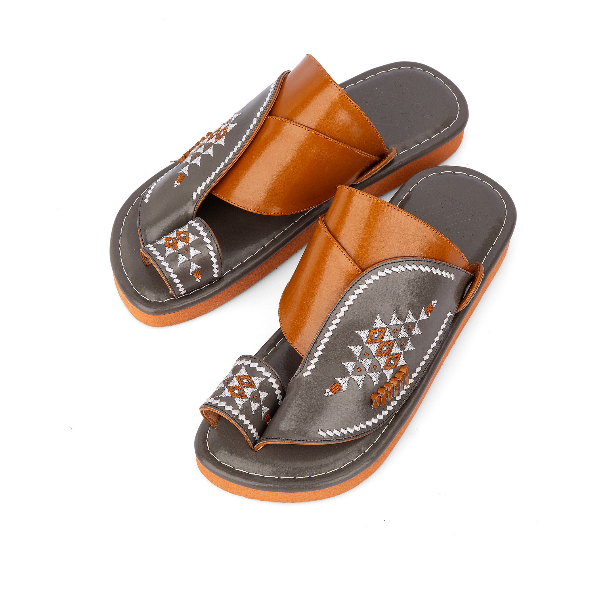 مداس وطني شرقي مطرز باللونين رصاصي وعسلي