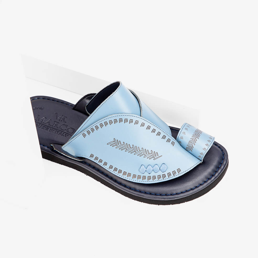 مداس شرقي إيطالي أزرق فاتح بنقوش شرقية