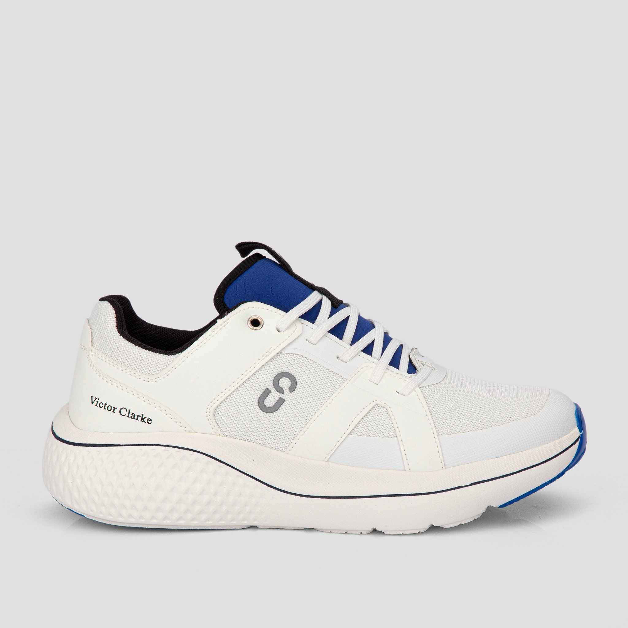 حذاء رياضي أبيض عالي الجودة من فيكتور كلارك