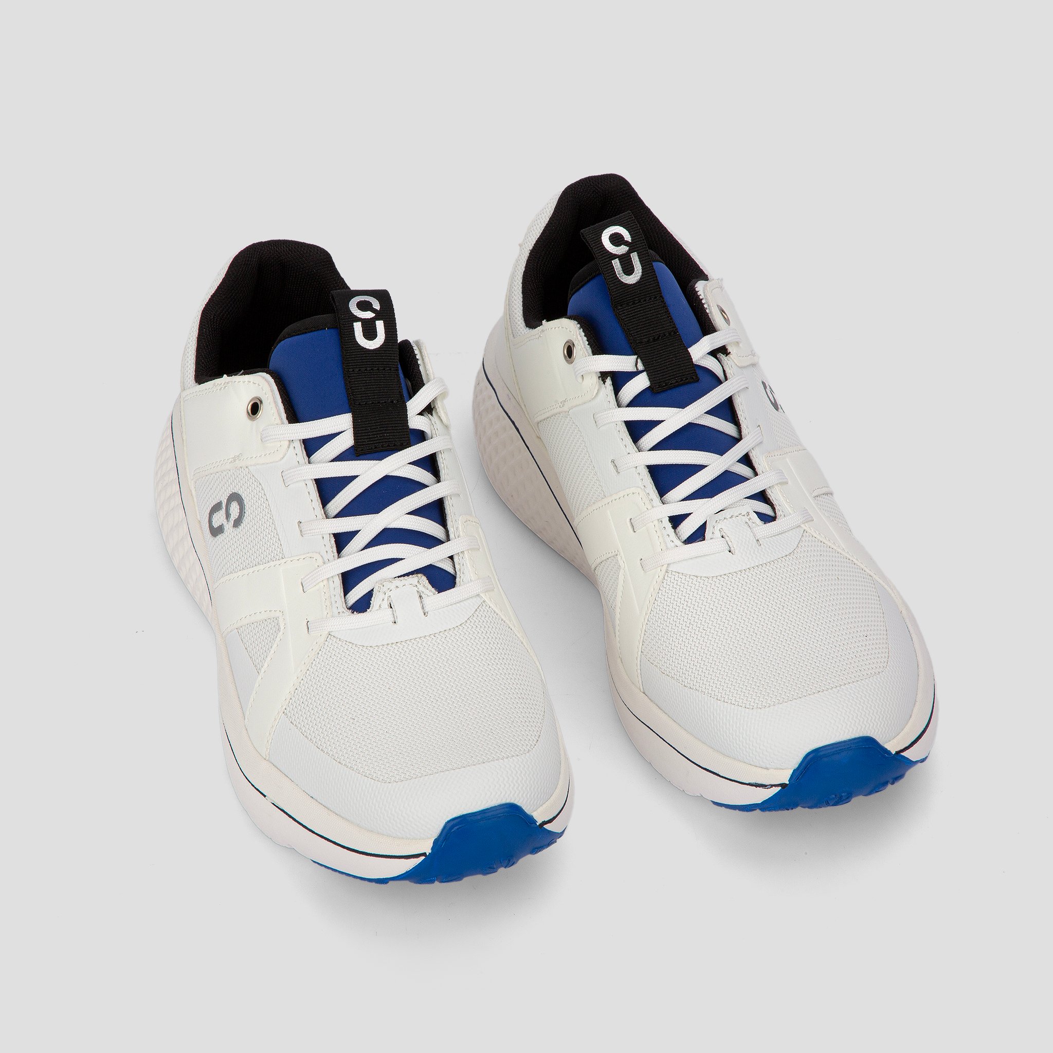 حذاء رياضي أبيض عالي الجودة من فيكتور كلارك