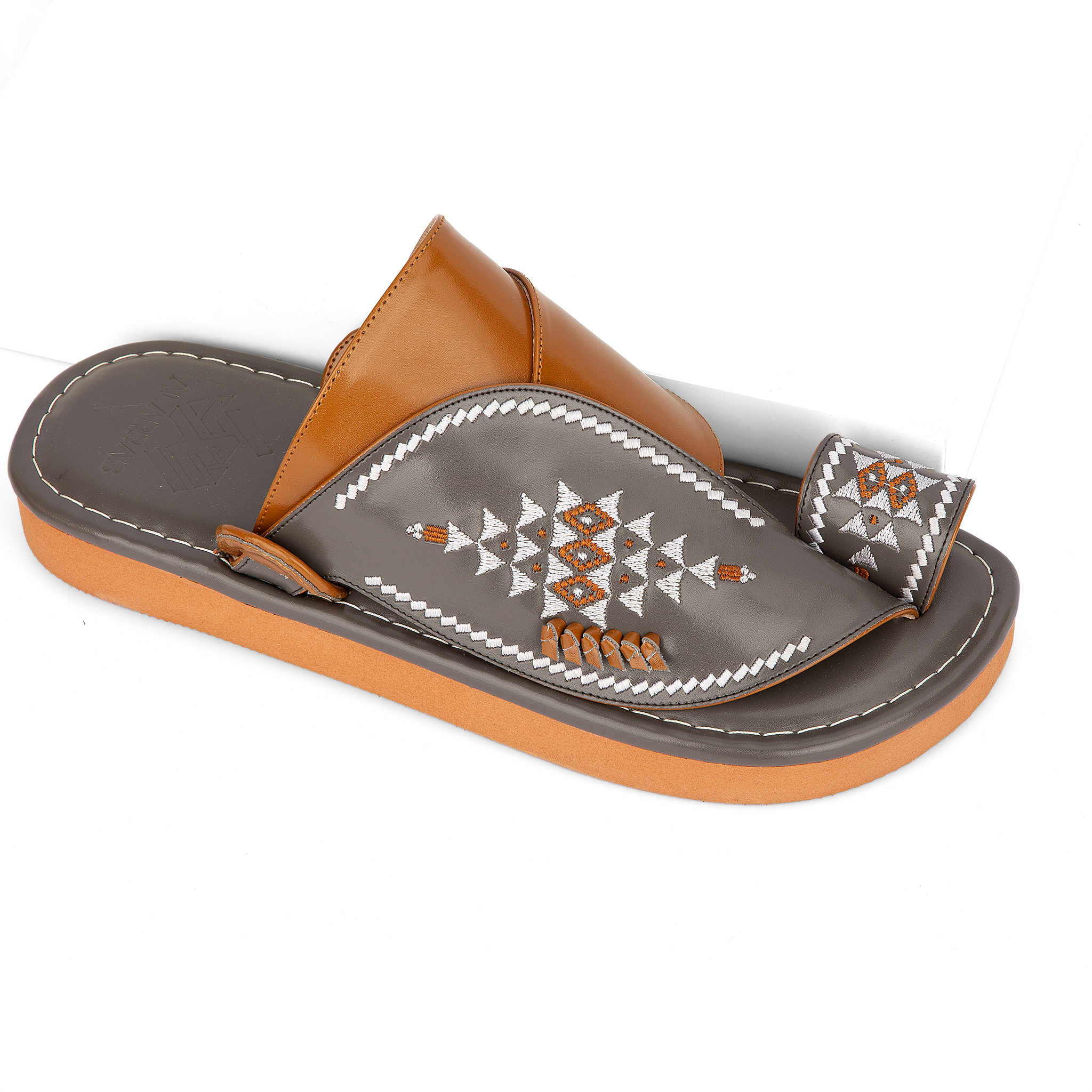 مداس وطني شرقي مطرز باللونين رصاصي وعسلي