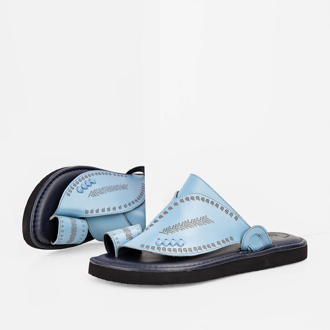 مداس شرقي إيطالي أزرق فاتح بنقوش شرقية