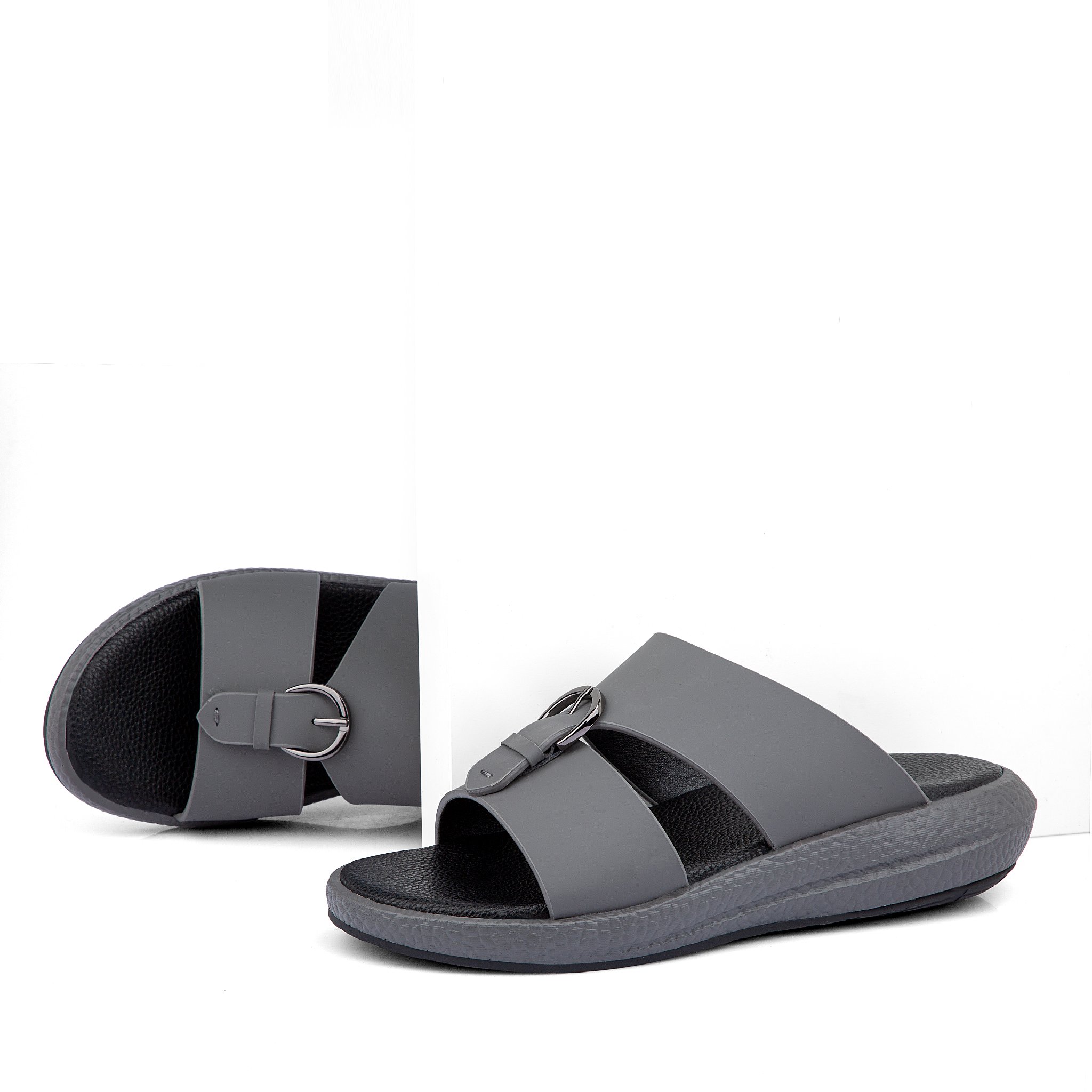 نعال خليجي رمادي غامق بأرضية طبية سوداء