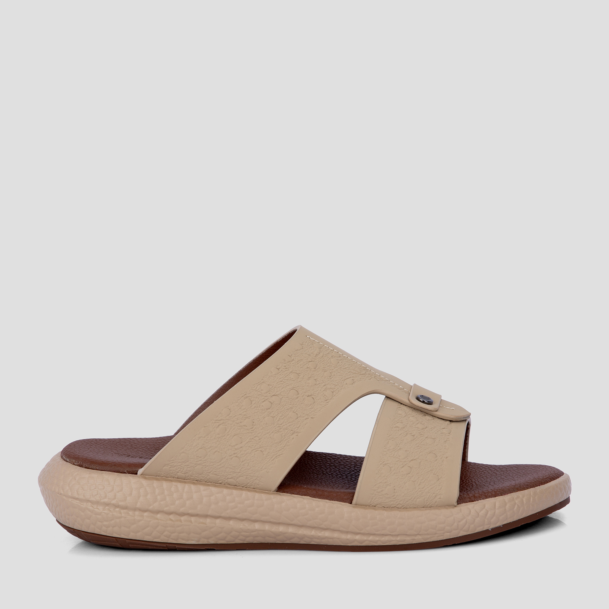 حذاء شرقي بتصميم خليجي بيج من فيكتور كلارك