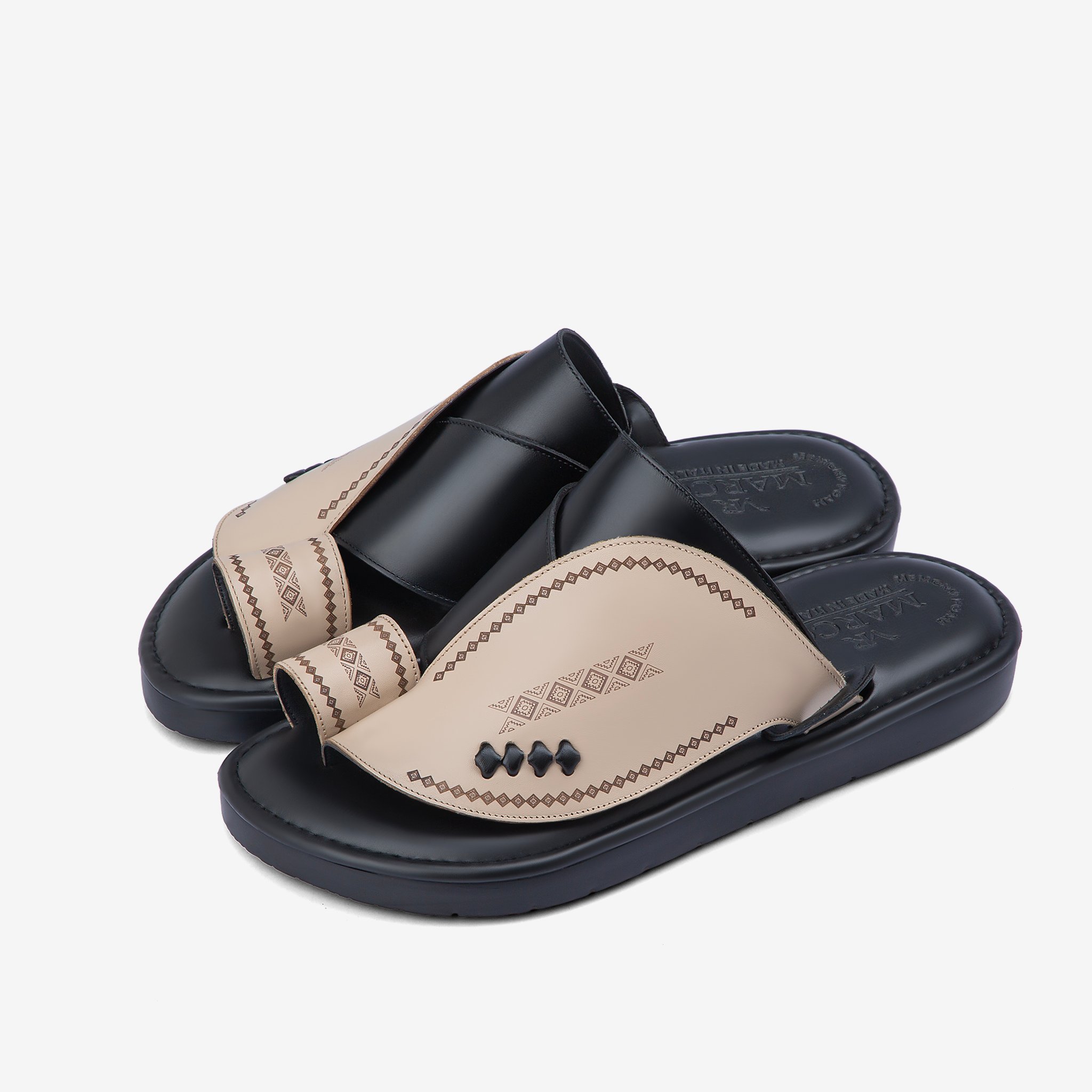 حذاء شرقي إيطالي فاخر بتصميم بيج وأسود مطرز