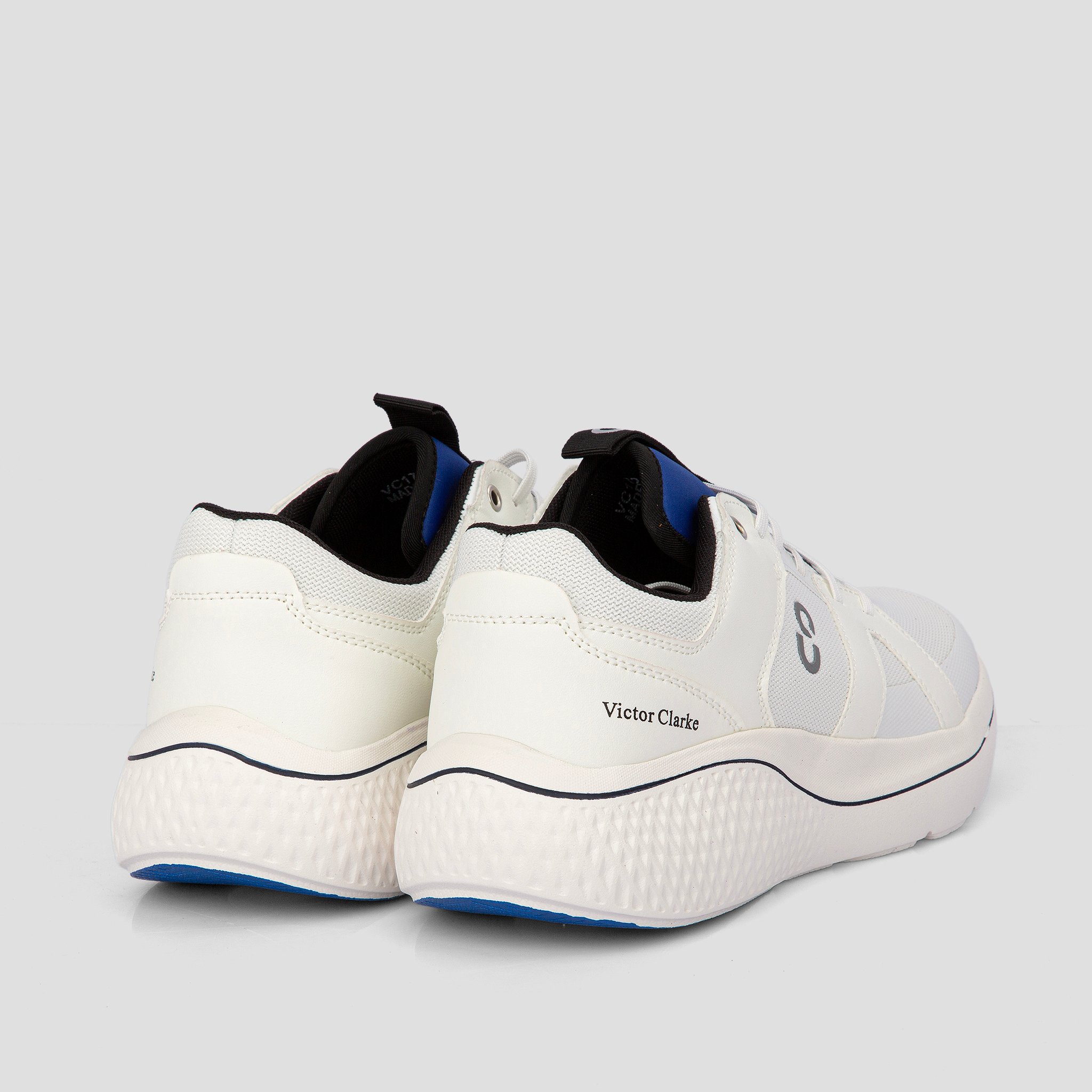 حذاء رياضي أبيض عالي الجودة من فيكتور كلارك