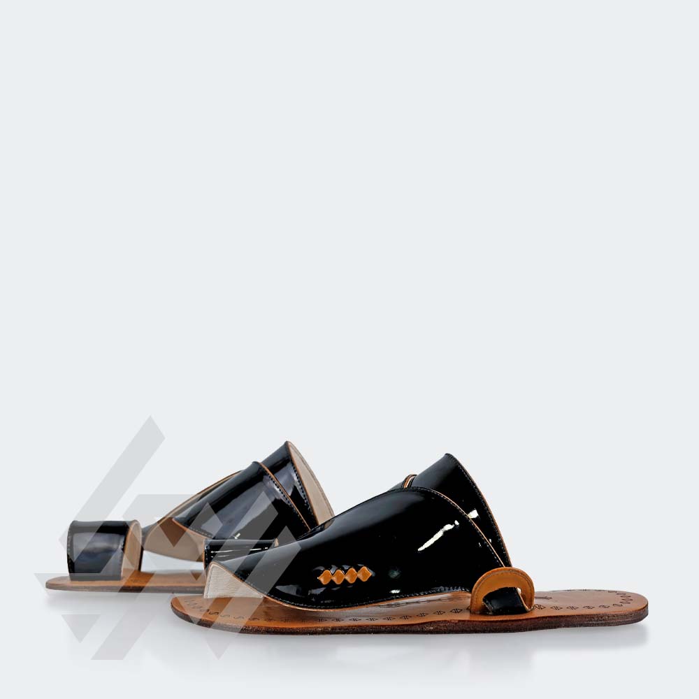 حذاء شرقي وطني جلد طبيعي اسود