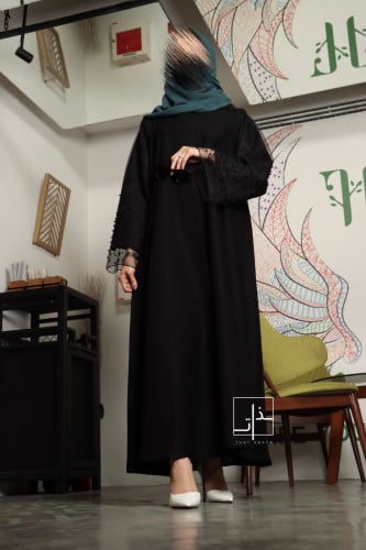 عباية مزينة بأكمام لؤلؤ أسود #223
