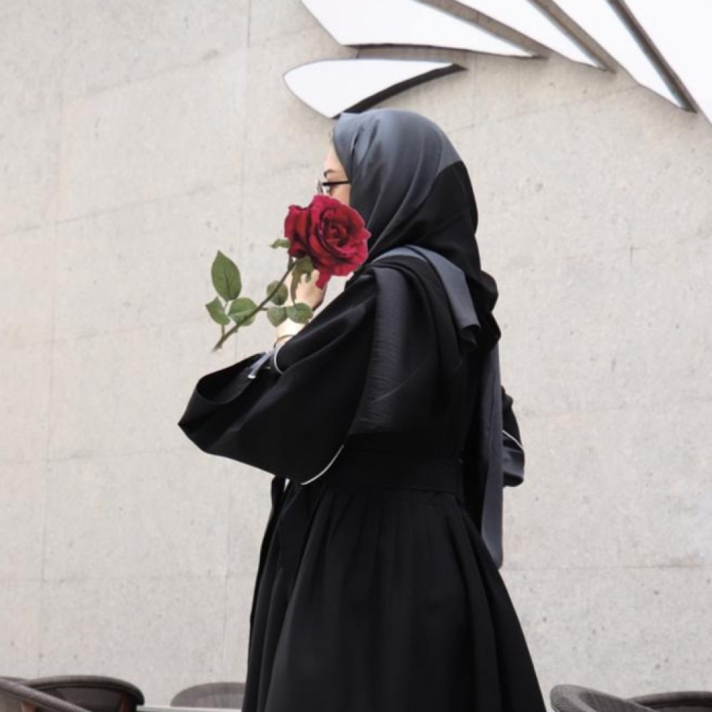 طرحة نصف أسود و نصف رمادي