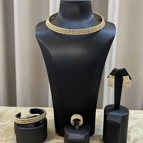 طقم اكسسوار دوريكا مطلي ذهب