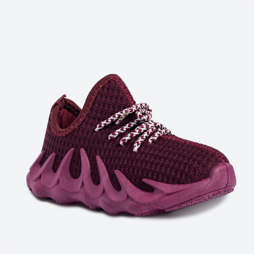 حذاء رياضي أحمر غامق بتصميم مريح