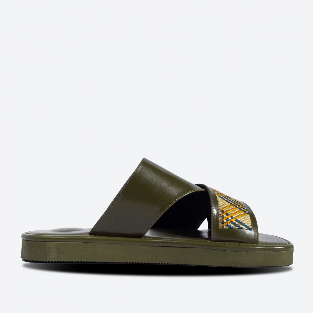 حذاء شرقي عالى لون زيتي