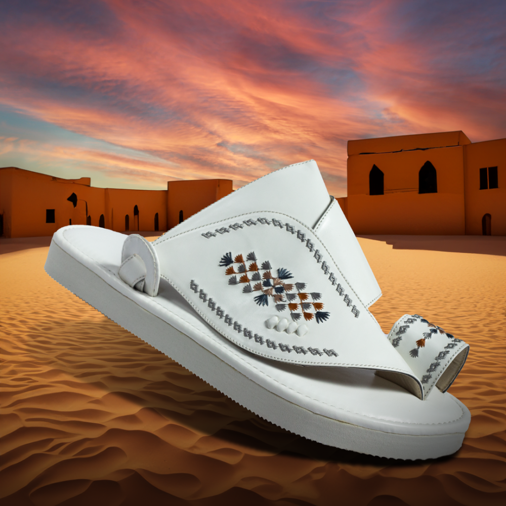 حذاء شرقي عالى لون أبيض