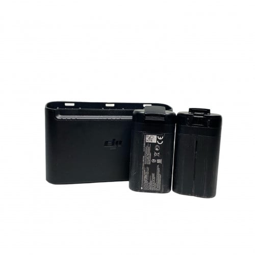 بطاريتين وشاحن 3 بطاريات Mini 1 مستخدمة