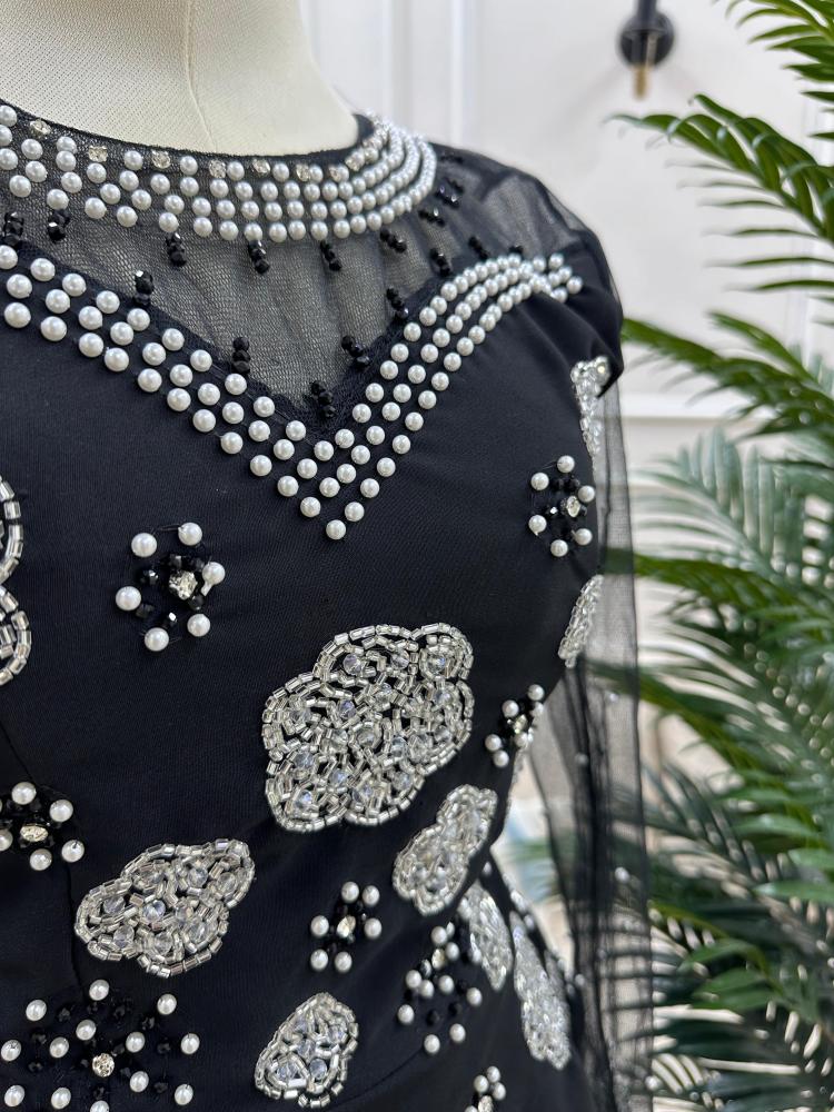 فستان اسود اكمام طويله الخامه لكرا RF518