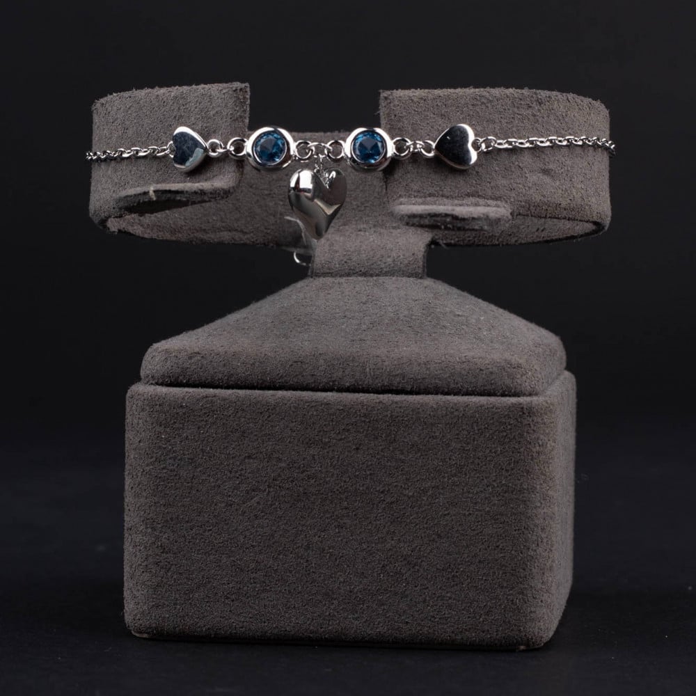 اسوارة نسائية فضة مزينة بأحجار زركون زرقاء وقلوب جميلة