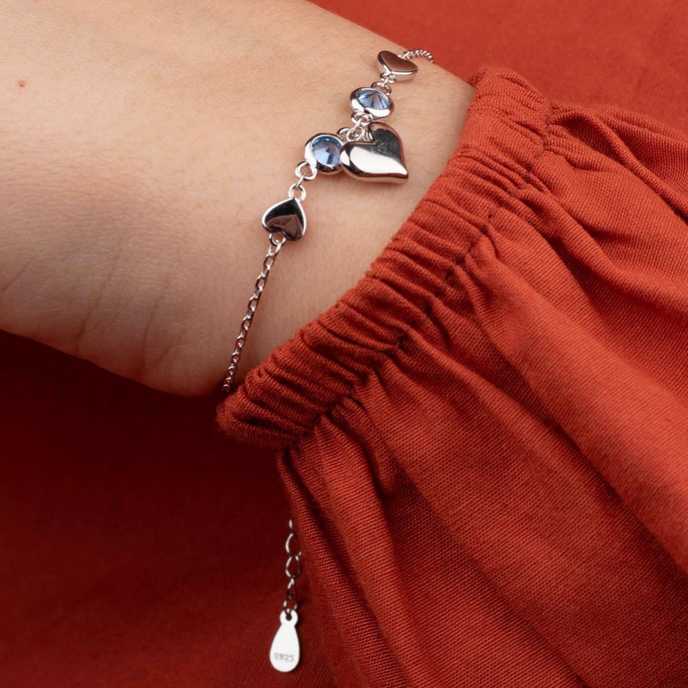 اسوارة نسائية فضة مزينة بأحجار زركون زرقاء وقلوب جميلة