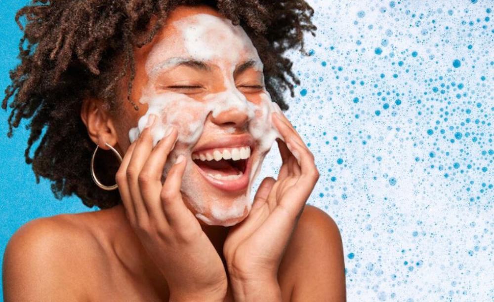 روتين العناية بالبشرة في الشتاء: خطوات سهلة لبشرة صحية وجميلة