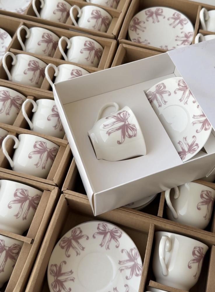 كوب قهوة مع طباعة