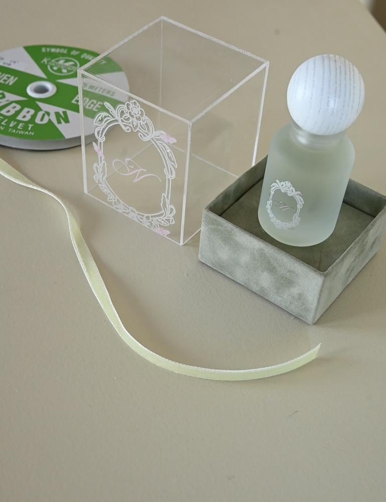 عطر 30 مل بغطاء مخمل جميع الالوان