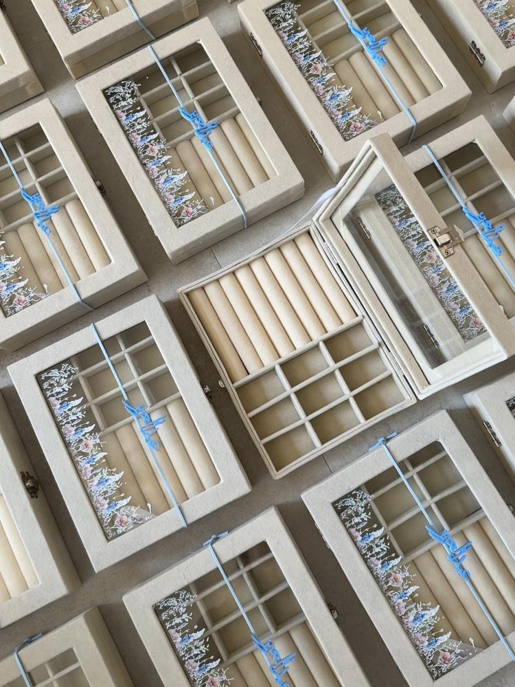 بوكس فاخر لحفظ المجوهرات