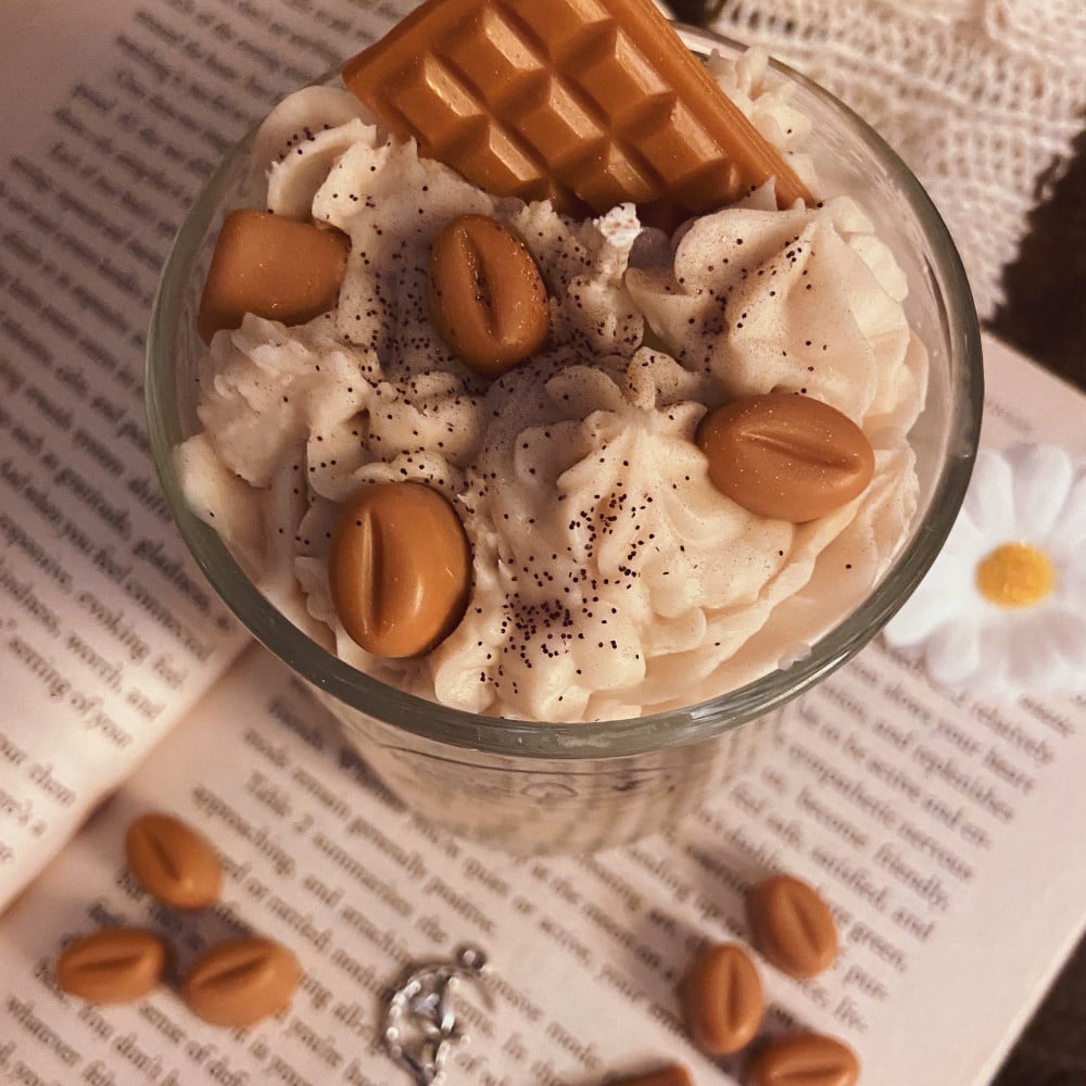 شمعة القهوه بالكريمة
